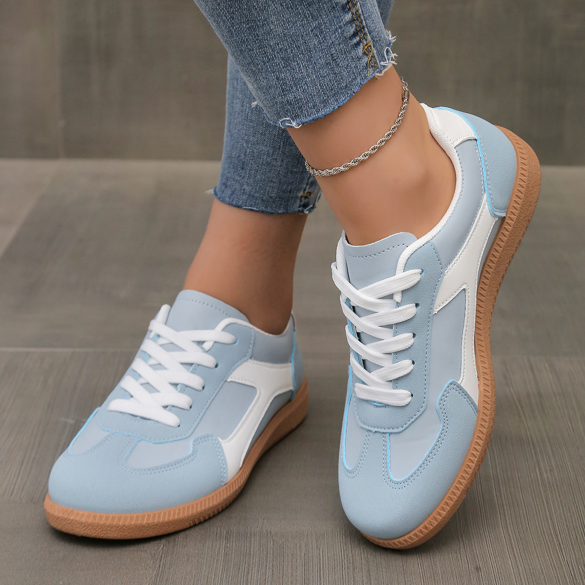 Autumn New Style Flat-Soled Casual Outdoor Non-Slip Lace-Up Lightweight Sneakers For Women foto 2