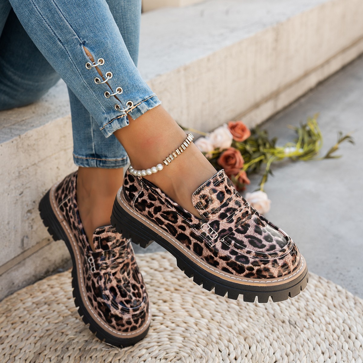 New Autumn Leather Belt-Buckle Patent Leather Leopard-Print Vintage Womens Shoes foto 3