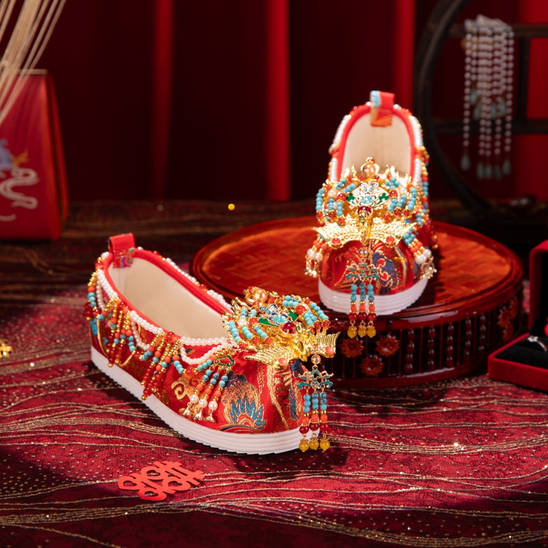 Handmade Original Chinese-Style M Ing Dynasty Wedding Shoes For Women, Red Beaded Xiuhe Bride Shoes, Premium Traditional Chinese Wedding Shoes foto 5