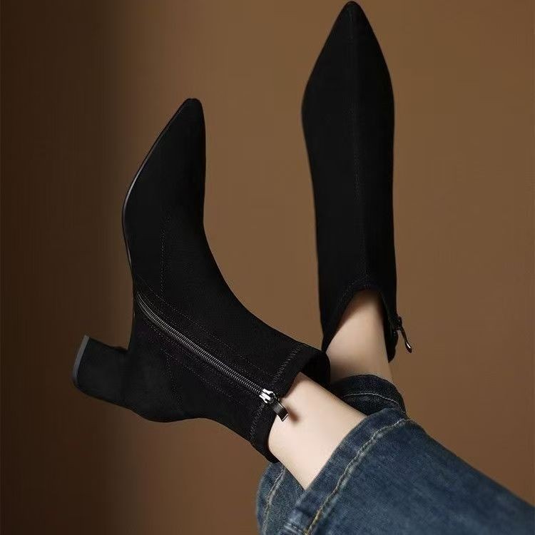 Suede Ankle Boots With Mid Heel foto 3