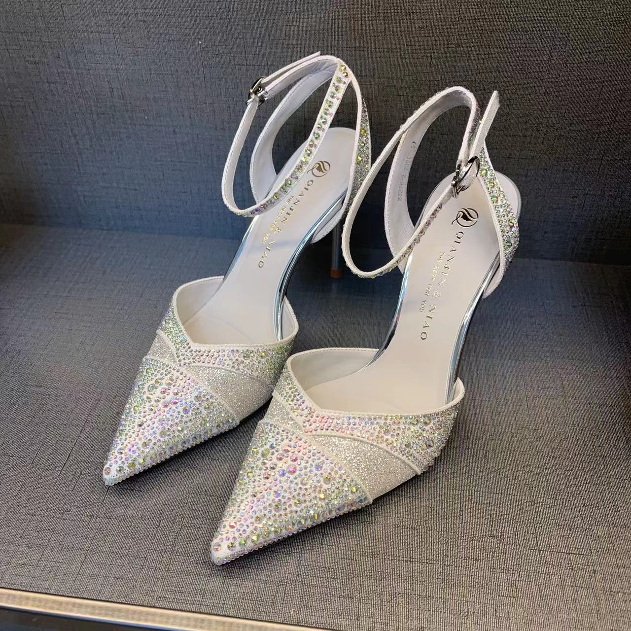 Women's Hollow High Heels With Red Sole foto 4