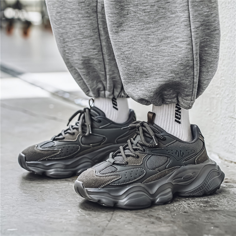 Chunky Soled Dad Sneakers With A Mesh Upper For A Casual Sporty Look foto 3