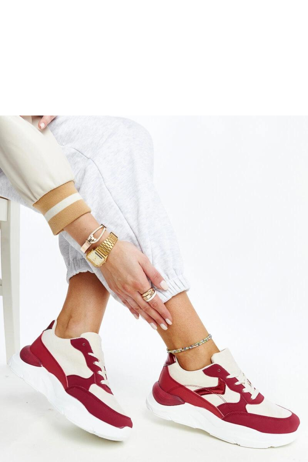 Sportschoenen op een platform Solea