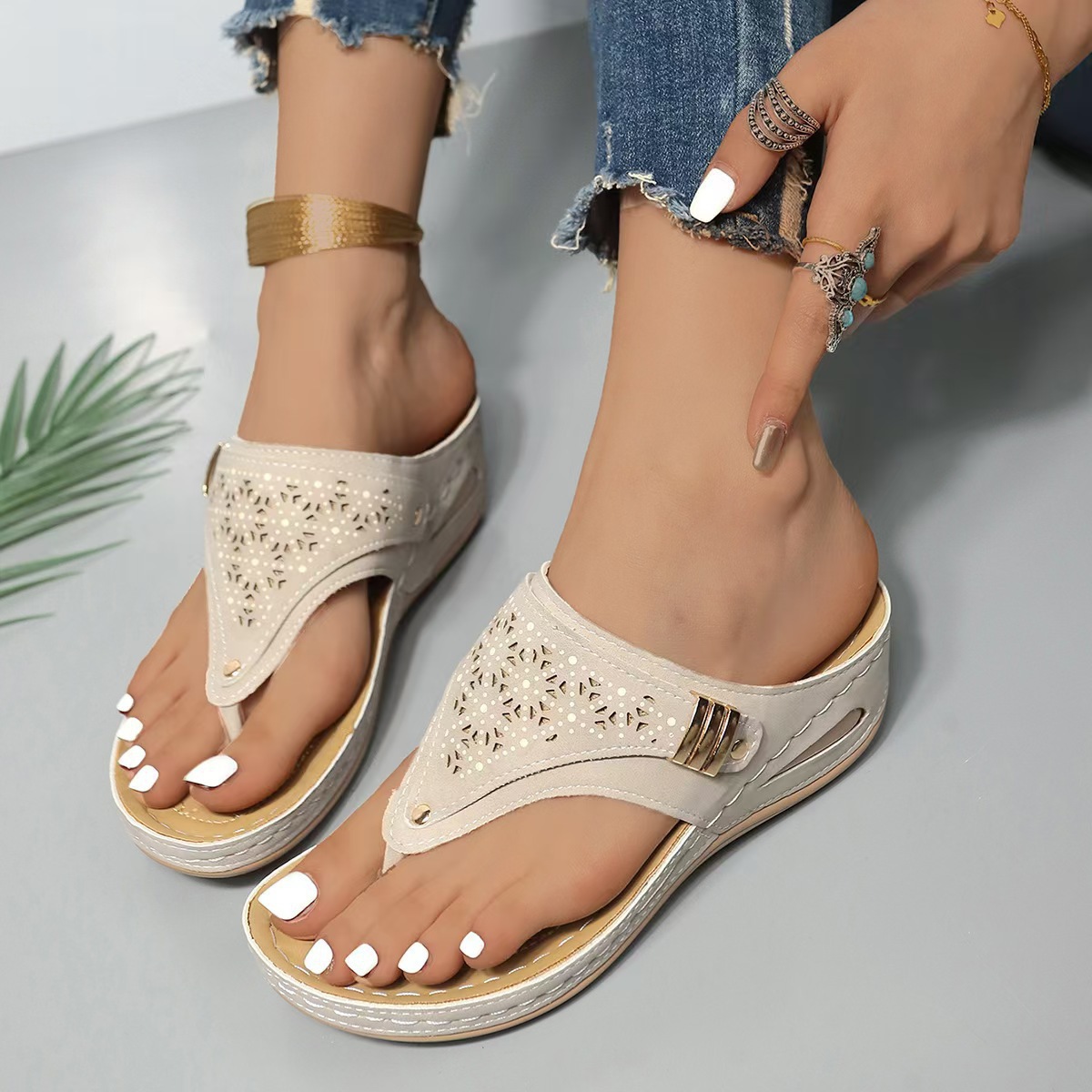 Fashion Hollowed-out Women's Flip-flops foto 5
