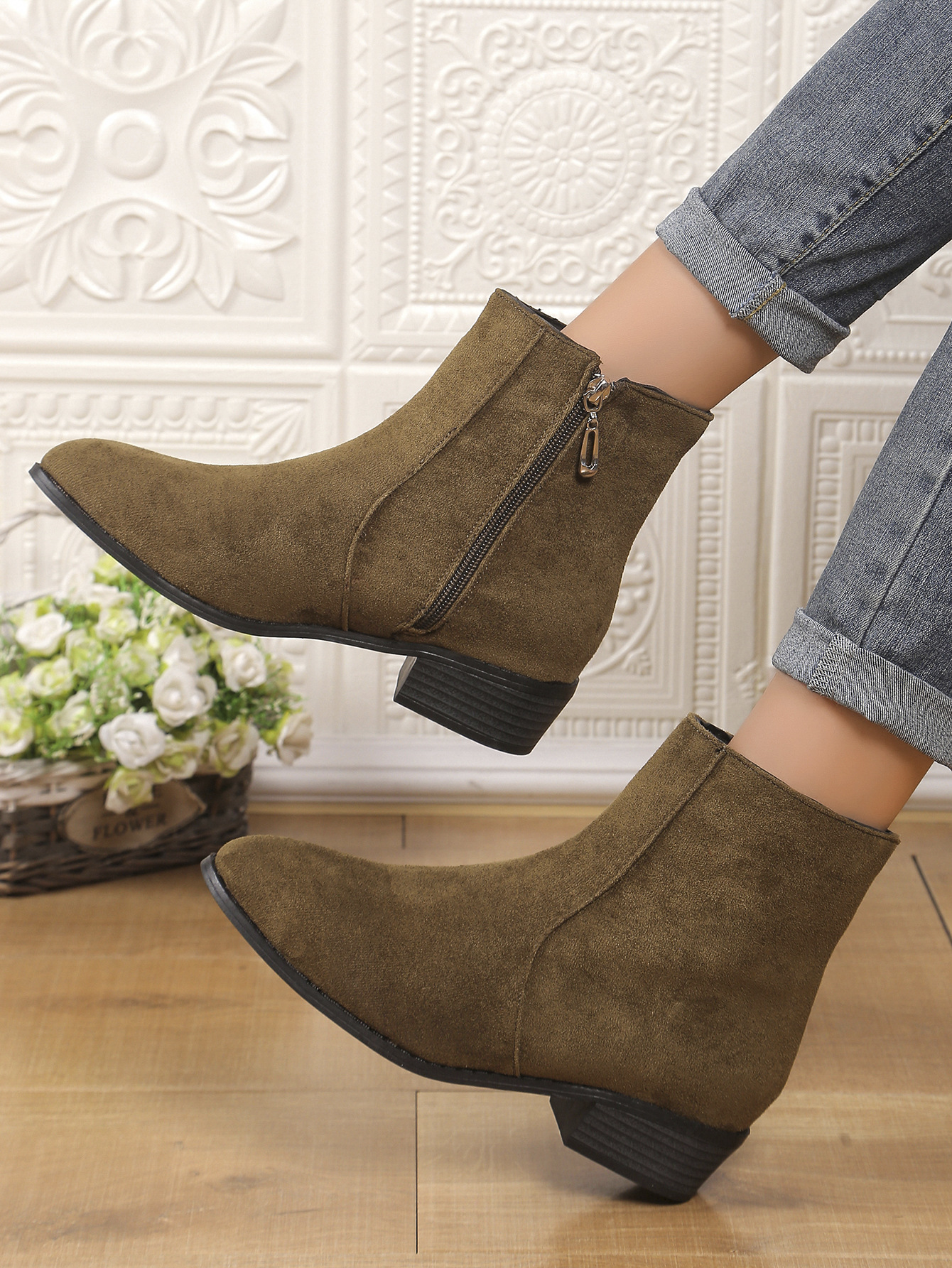 Suede Dr Martens Chunky Heel Short Women's Boots foto 5