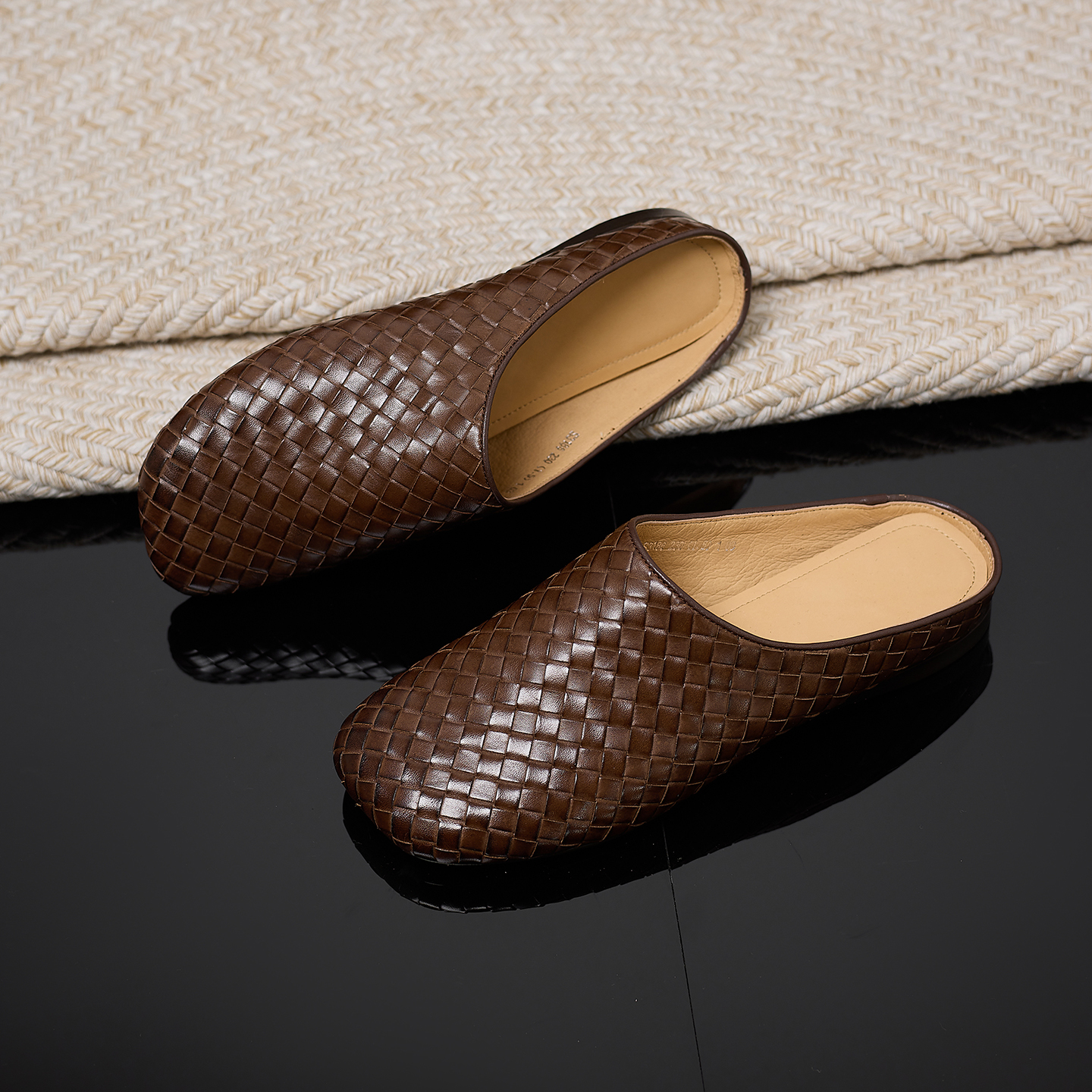 Women's Handwoven Full-Grain Leather Mules, Premium Cowhide Square Toe Slip-On Slides foto 5
