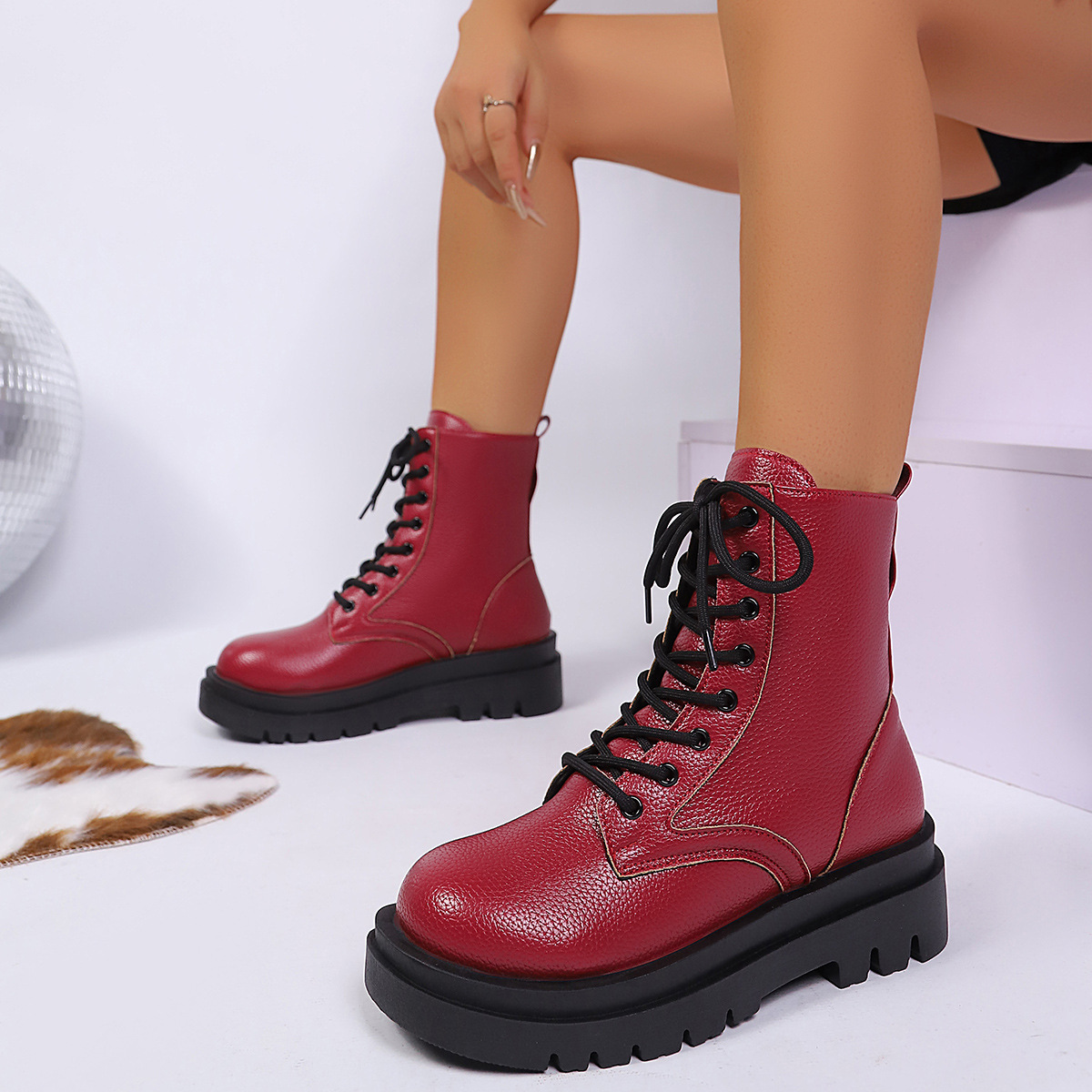 Women's Lace Up Round Toe Platform Leather Martin Boots foto 2