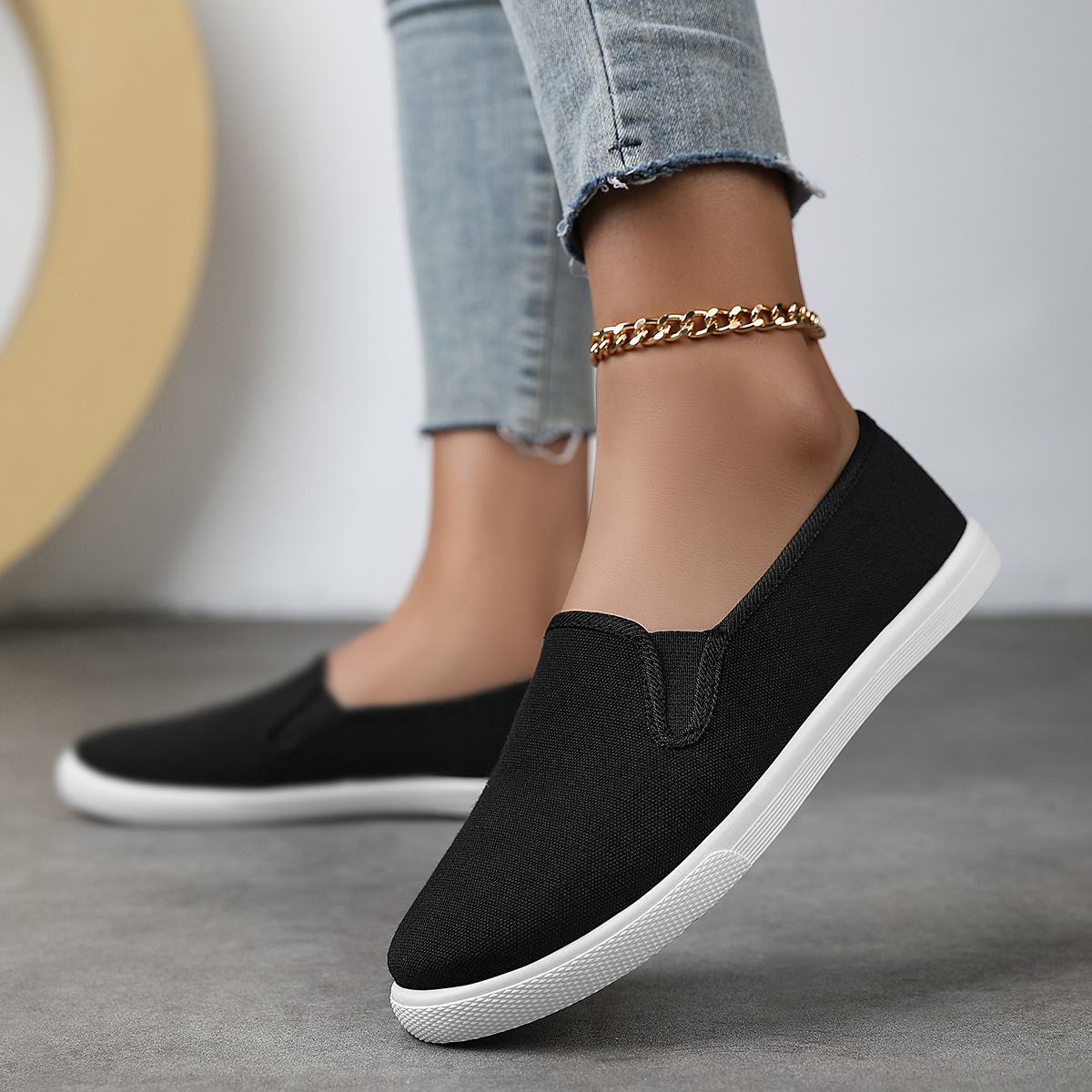 Fashionable Flat Canvas Shoes For Women foto 3