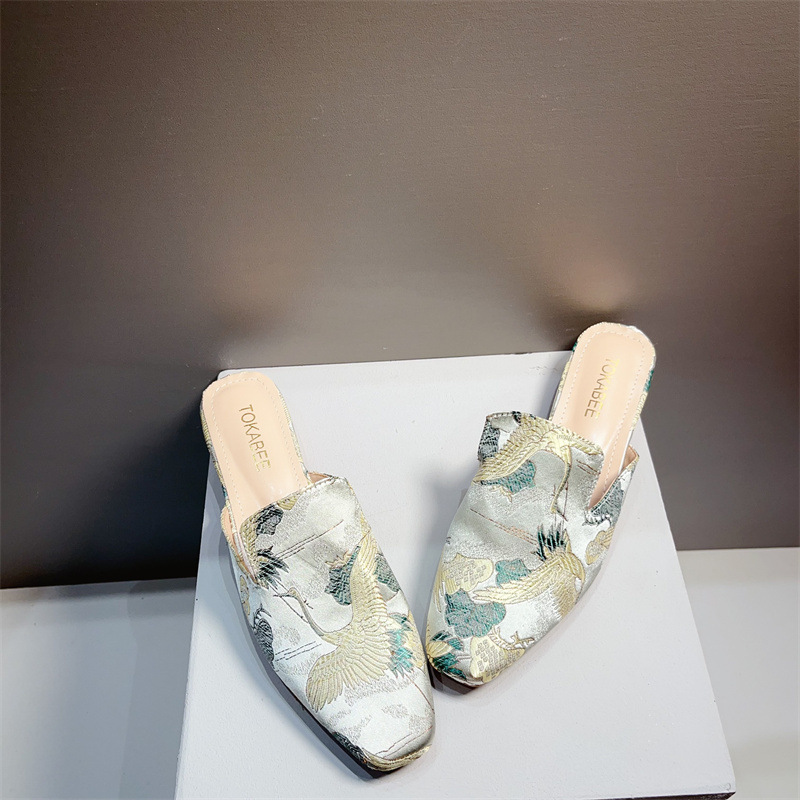 Embroidered Low Heeled Mules With A Square Toe Low Cut And Chunky Heeltimeless VersatileAnd Perfect For A Retro Look foto 5