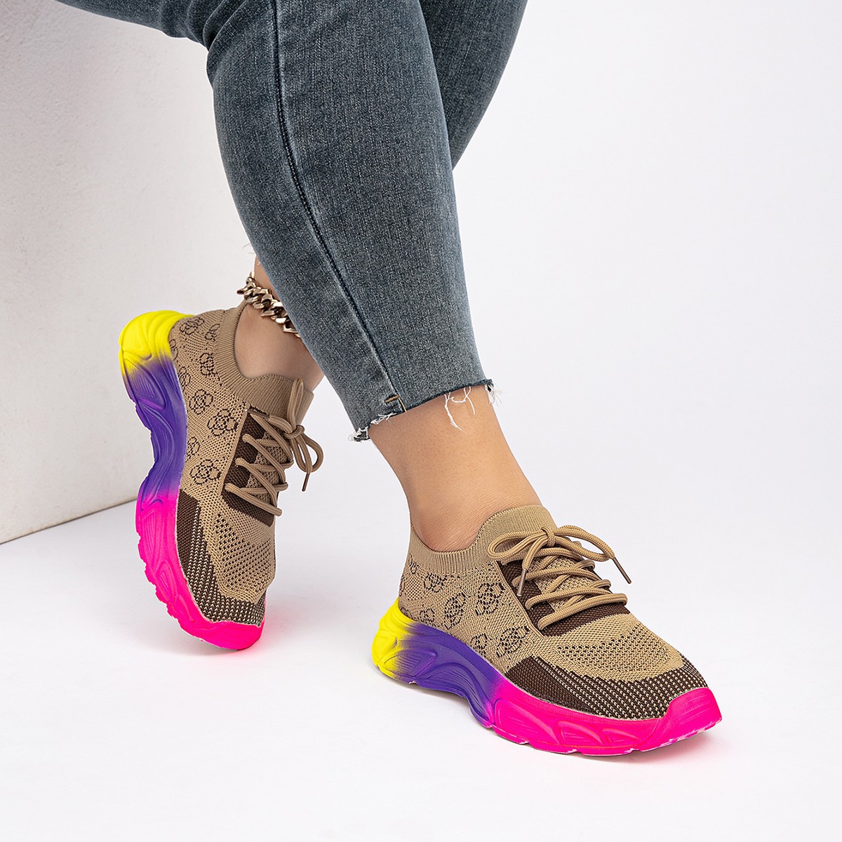 European And American-style Autumn Low-top Rainbow-soled Color-block Round-toe Flat Woven Athletic Shoes foto 2