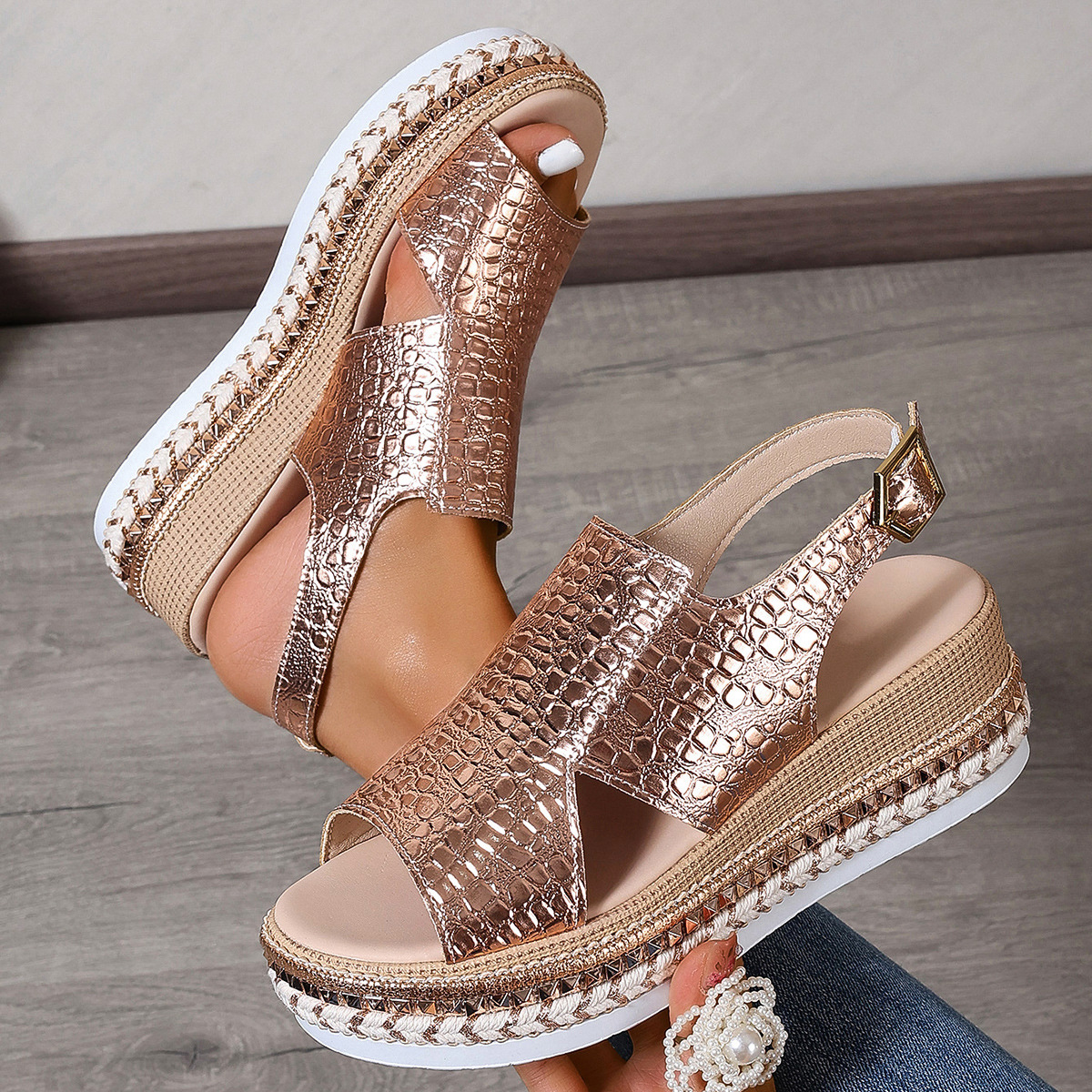 Round Toe Hollow-out Buckle Muffin Roman Shoes foto 4