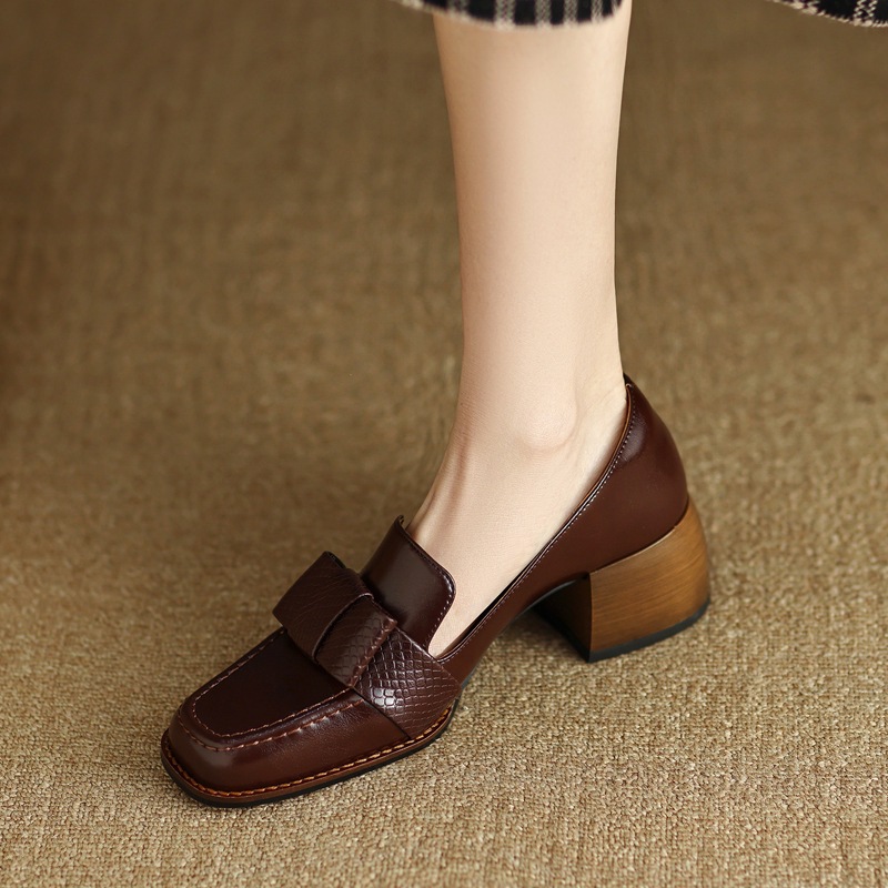 Elegant And Sophisticated Soft Cowhide Commuter Shoes With A Chunky Mid Heel