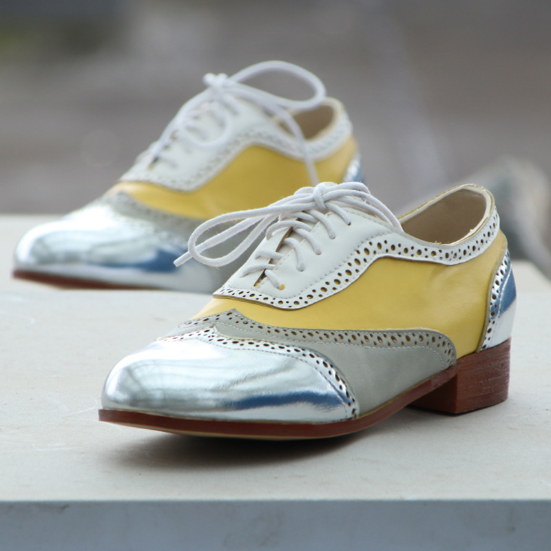 Womens Fashionable Low-block-heeled Pumps With A Round Toe And Front Lacing foto 2