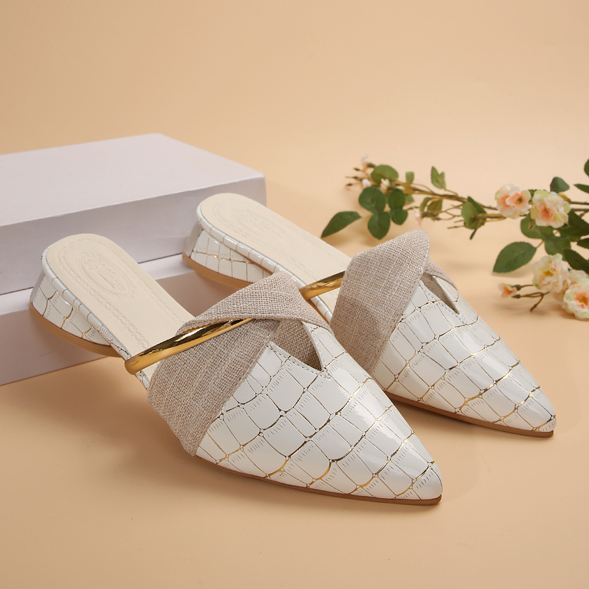 Womens Pointed-Toe Low-Heel Slippers For Outdoors Sexy Chic foto 4