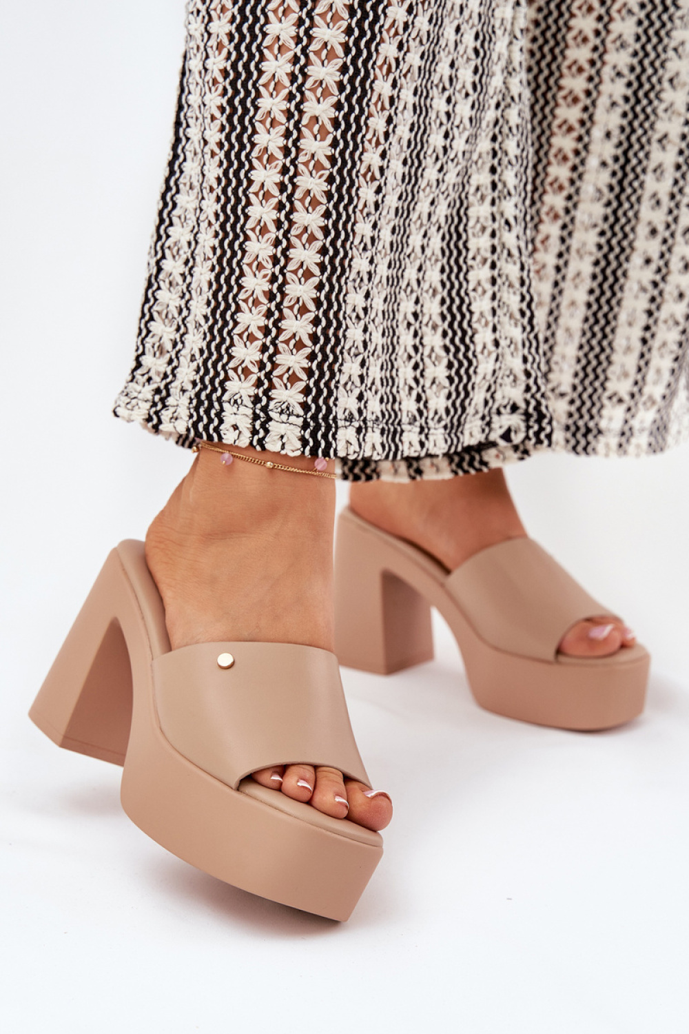 Hakken slippers Step in style