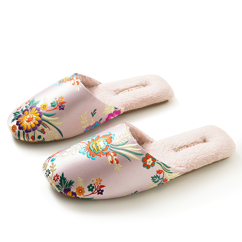 Women's Embroidered Floral Ox-Tendon Sole Plush Slippers foto 5
