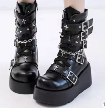Stylish And Super-cool Chunky Round-toe Dr Martens Boots Designed Specifically For Women foto 3