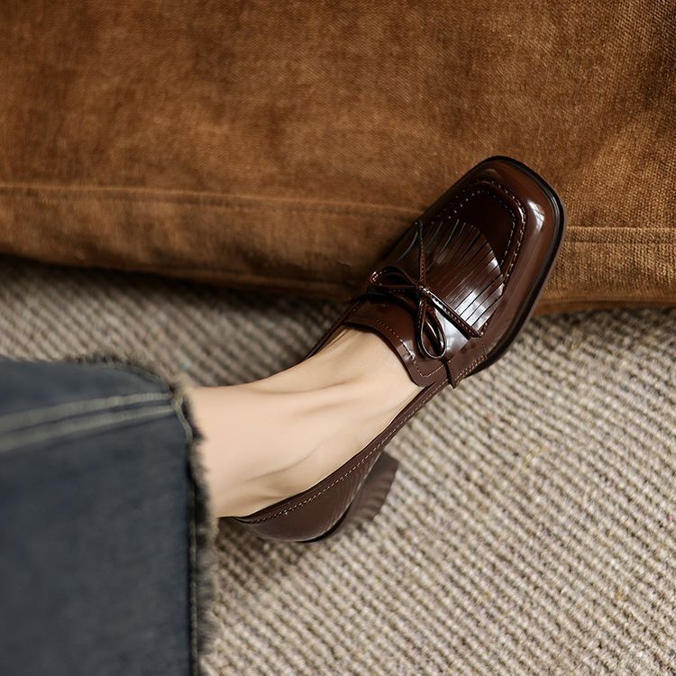 Bow-tie Chunky Heel Leather Pumps foto 4