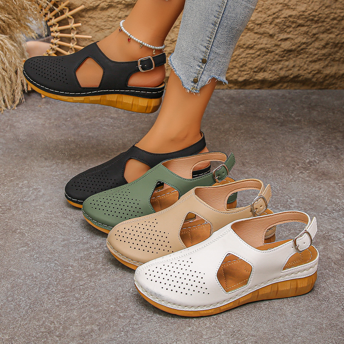 Lightweight Slippers With A Thick Sole And Buckle-strap Design foto 2