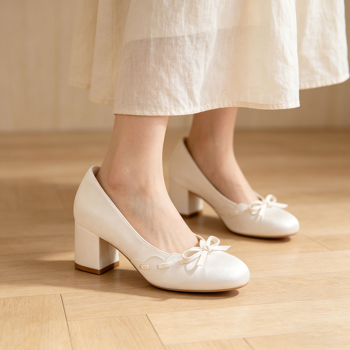Gentle Satin Bow Block Heel Pumps, Ivory Jacquard Slip-On Shoes For Work & Parties foto 2