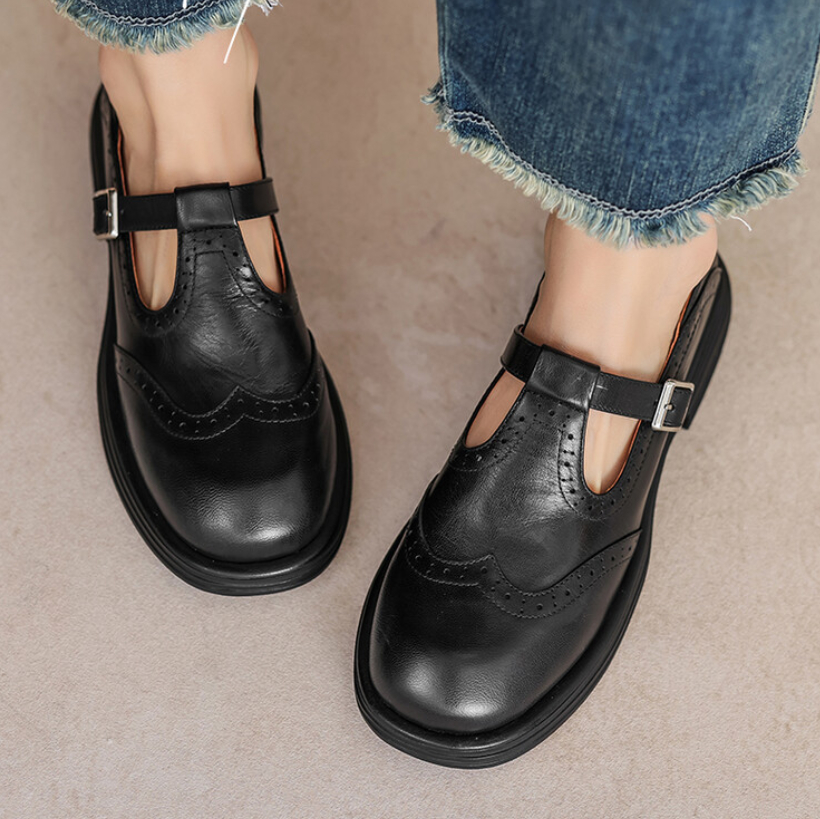 Women's Carved Chunky Heel Platform Round Toe Leather Shoes foto 5