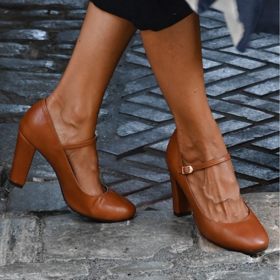 Fashion Pointed 40-43 Plus Size Buckle Strap Shallow Mouth Pumps Women foto 3