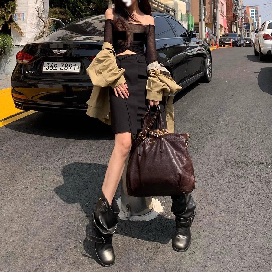Women's Pleated Dr Martens Style Boots foto 2