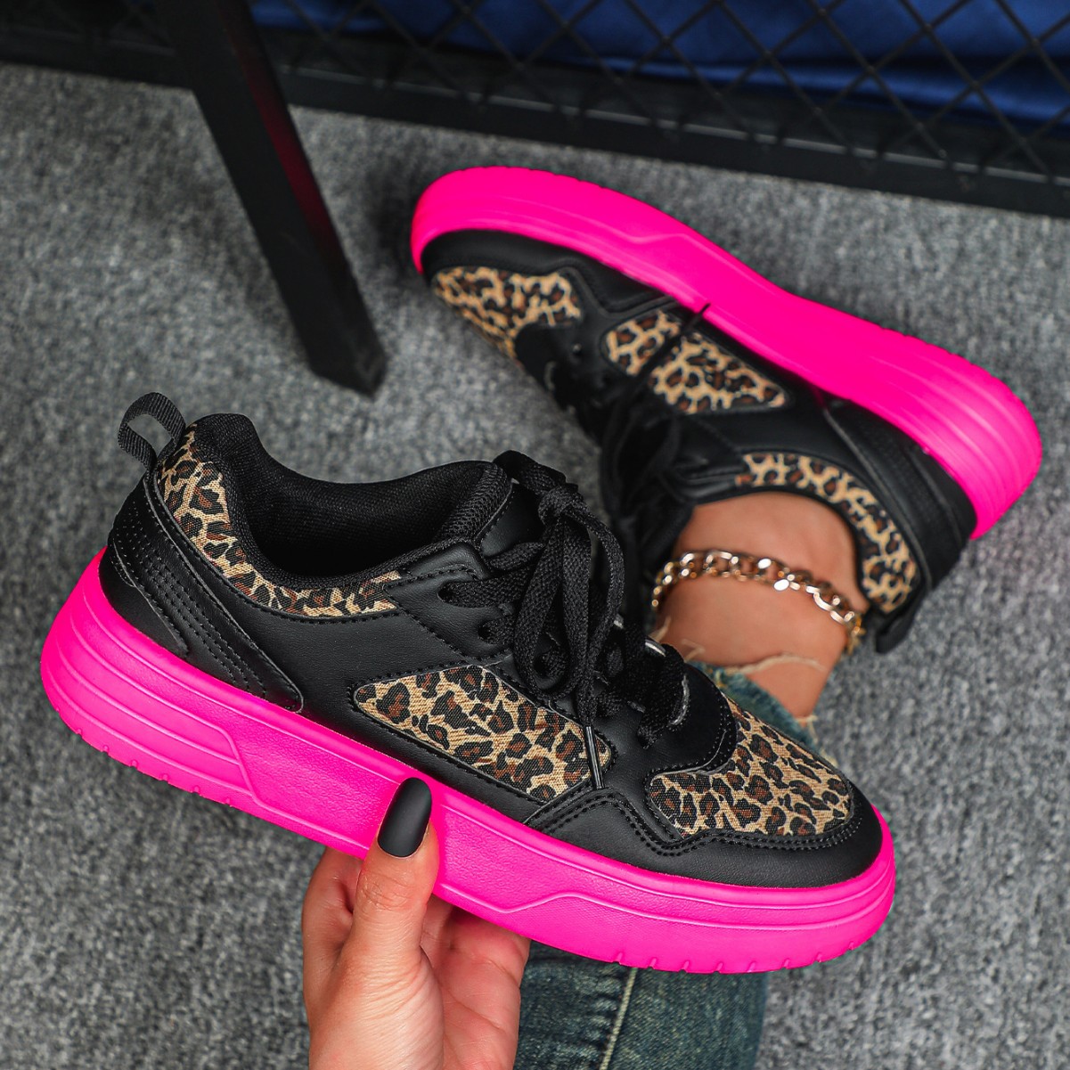 Stylish Outdoor Shoes With A Personalized Leopard Print foto 4