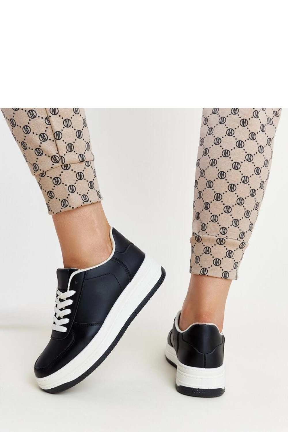 Sportschoenen op een platform Solea foto 5