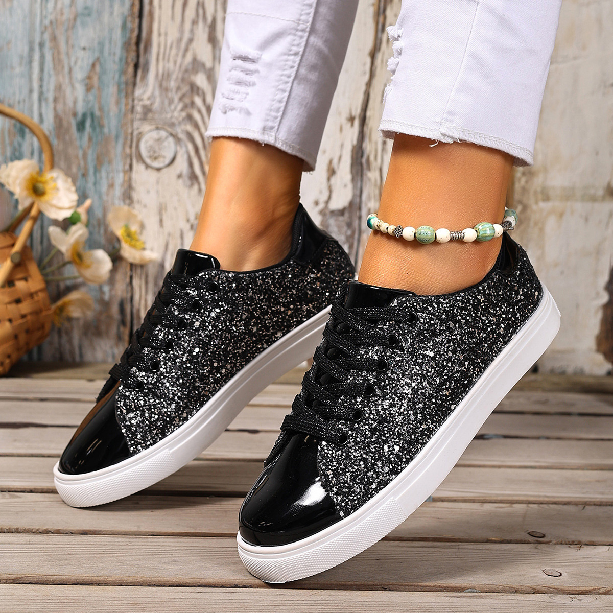 Plus Size Sequined Front Lace-up Solid Color Plus Size Board Shoes foto 3