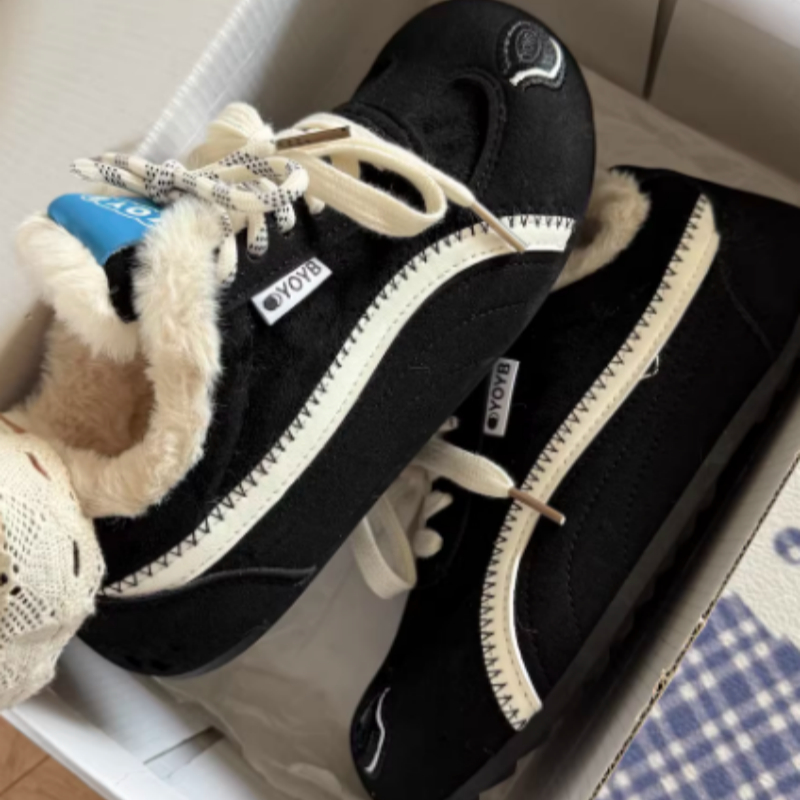 Brown Dachshund Wearing Plush Trainers foto 4