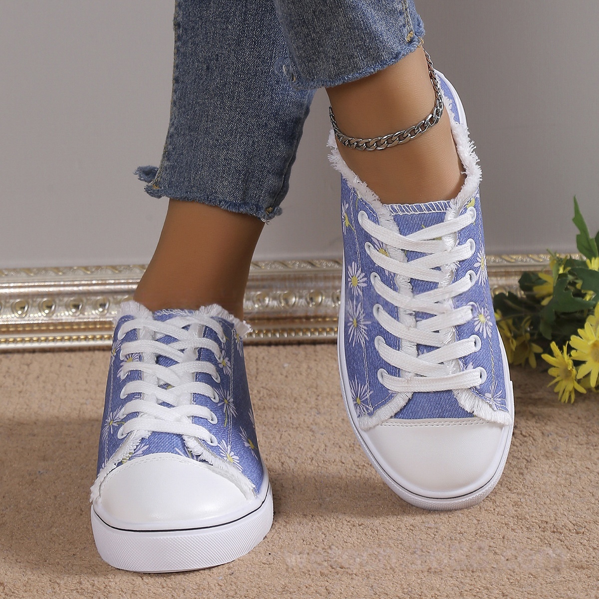 Flower Fuzzy Lace-Up Sports-Style Flat Shoes foto 5