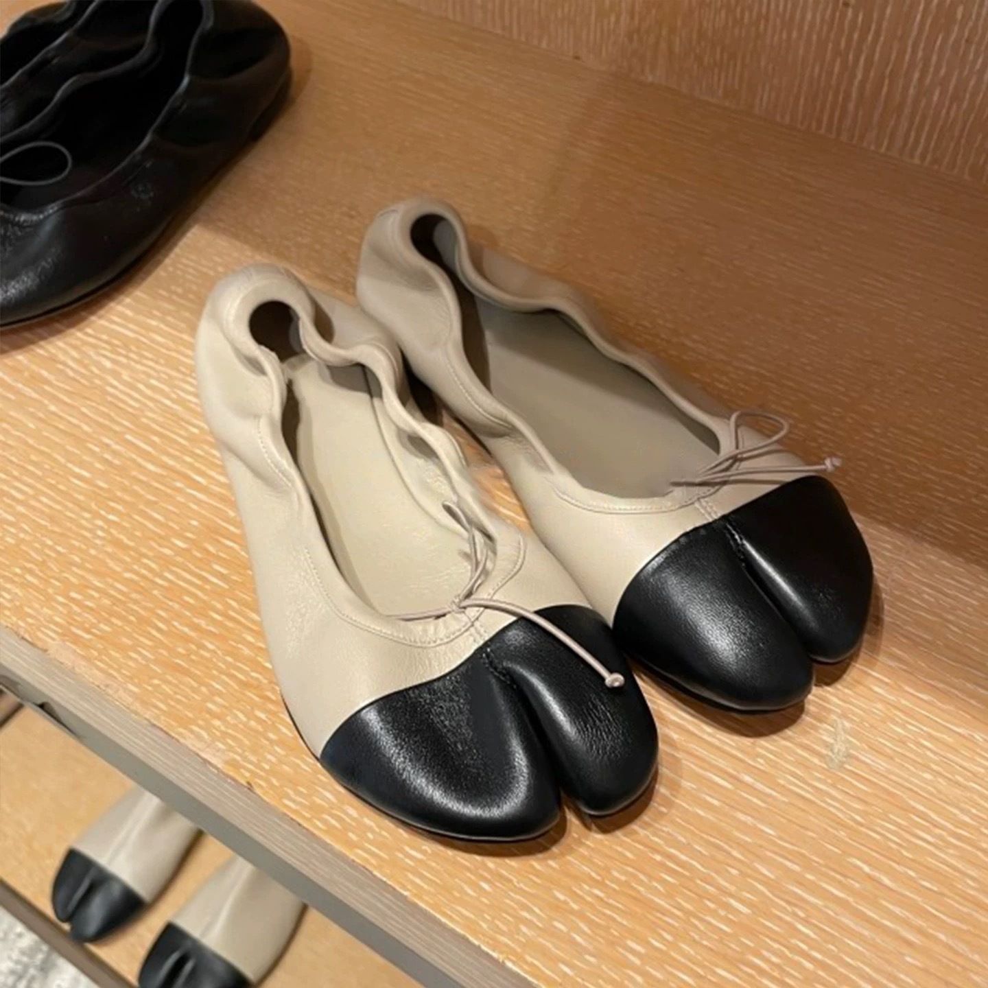 Bow-tie Low-cut Peep-toe Pumps foto 4