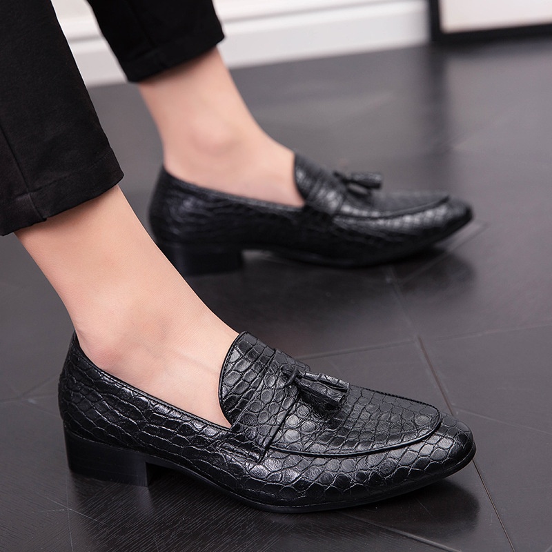 Mens Stylish Breathable Leather Pointed-toe Tassel Shoes foto 5
