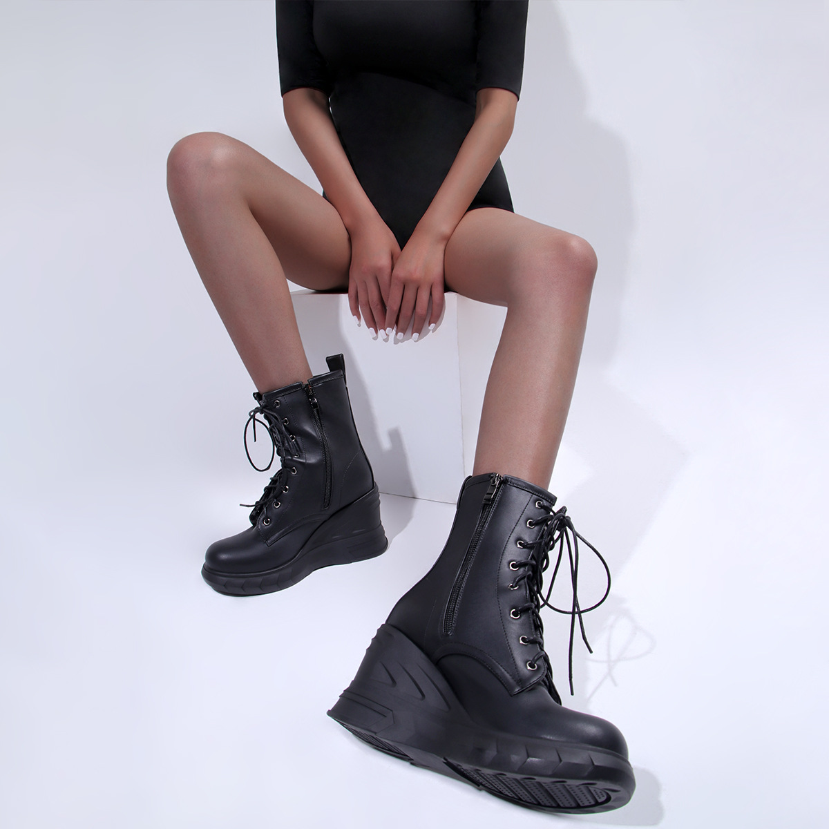 Women's Simple Wedge Ankle Boots With Front Lacing foto 2