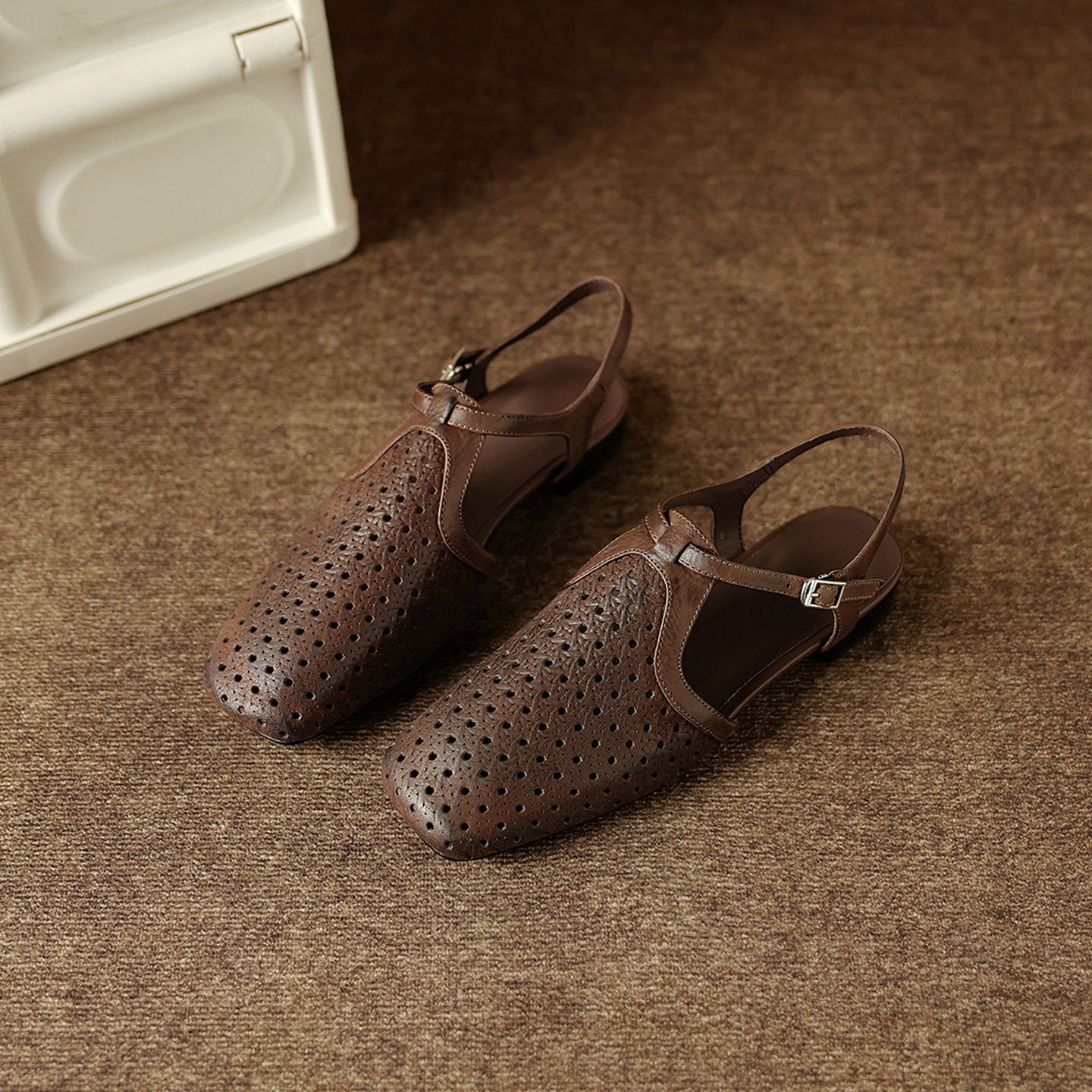 Women's Washed Full Grain Leather Slingback Sandals, Perforated T-Strap Closed-Toe Flat Shoes foto 3
