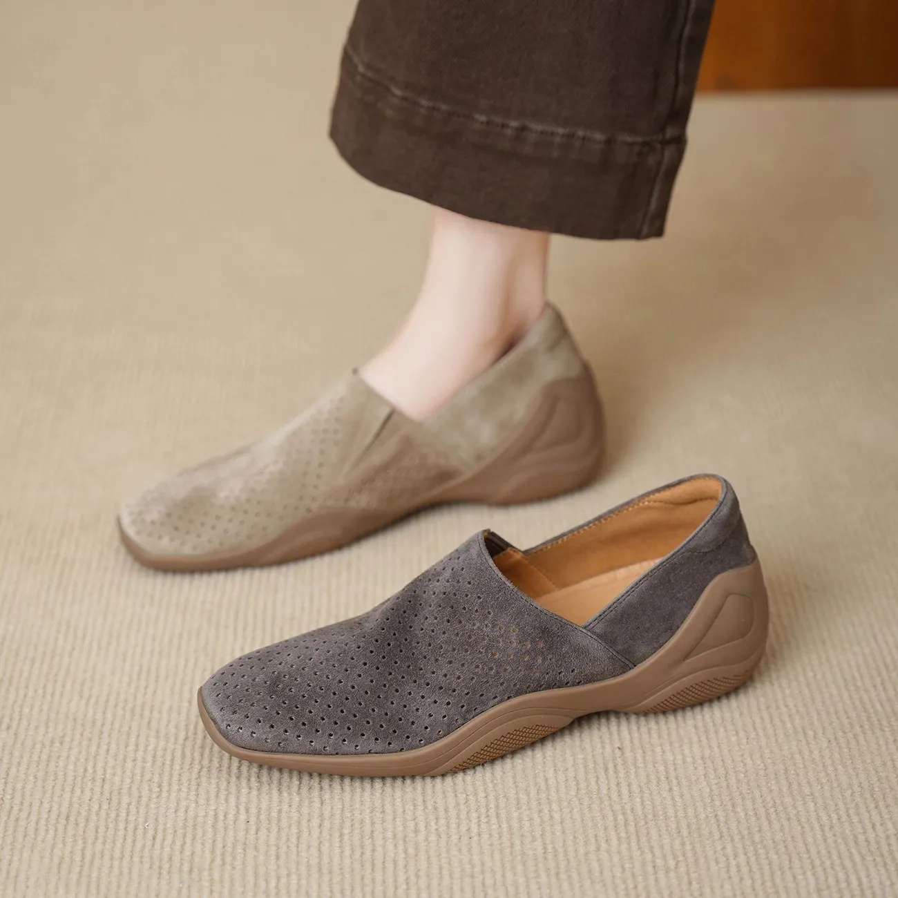 Square-toe Hollowed-out Inner Wedge Heel Soft Sole Comfortable Retro Single Shoes foto 3