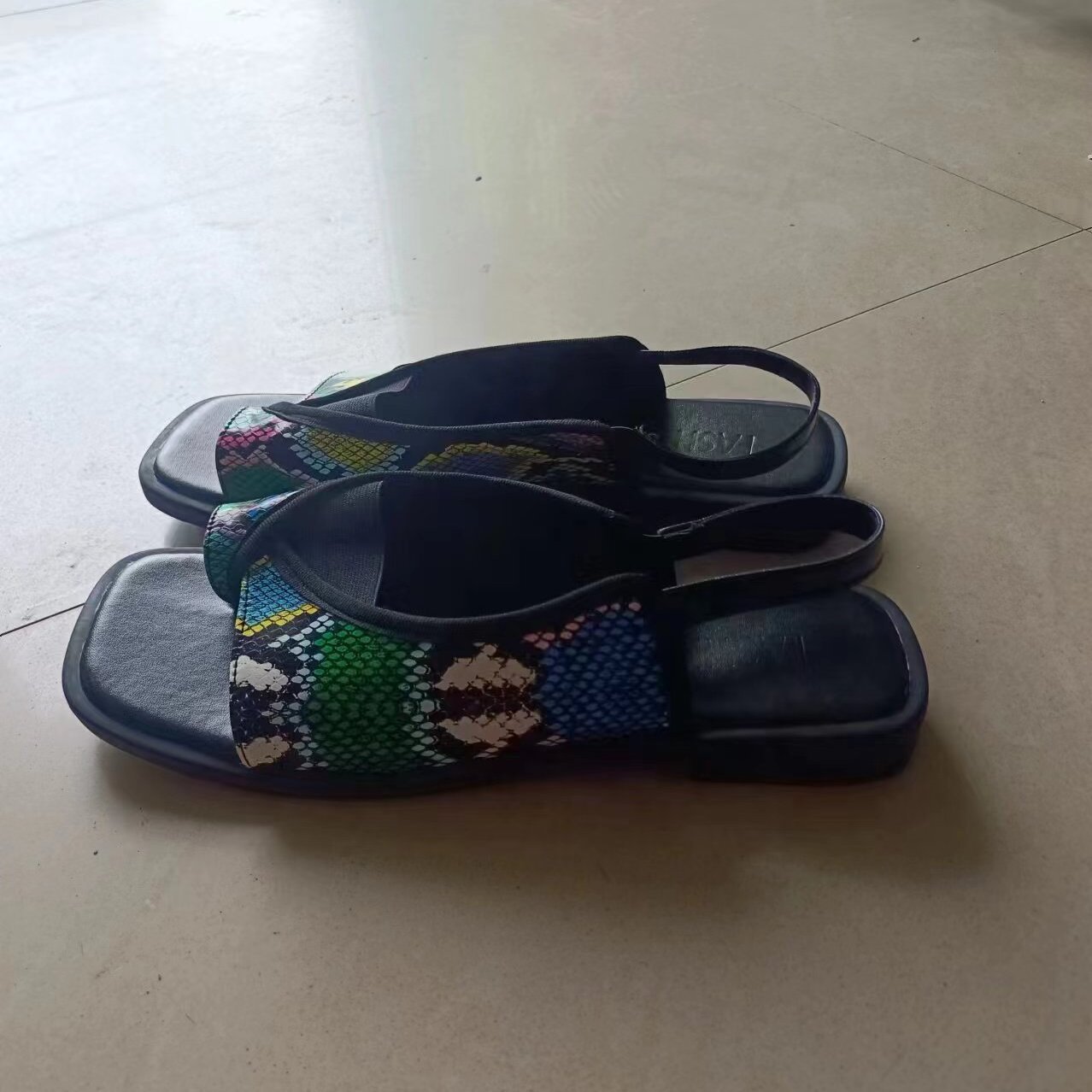 Womens Plus-Size Square-Toe Casual Flat Sandals foto 4