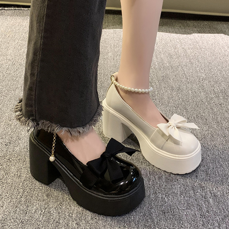 Pearl Bow High-heeled Leather Shoes foto 4