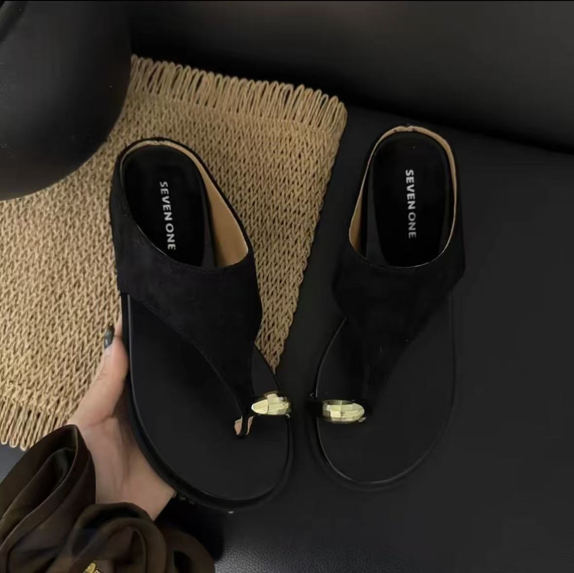 Fashionable And Minimalist Suede Flip-flops foto 2
