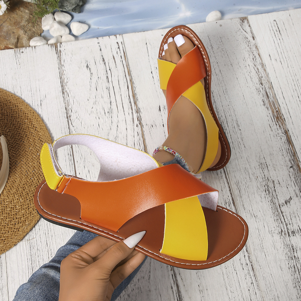 Color-block Cross-strap Flat Sandals For Women With Velcro Closure foto 3