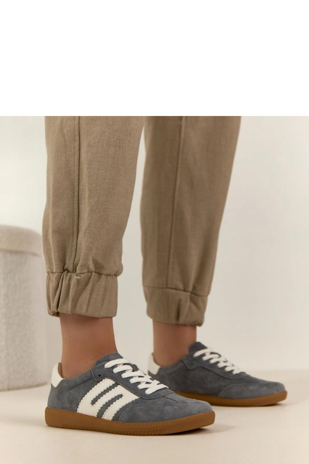 Sportschoenen op een platform Solea
