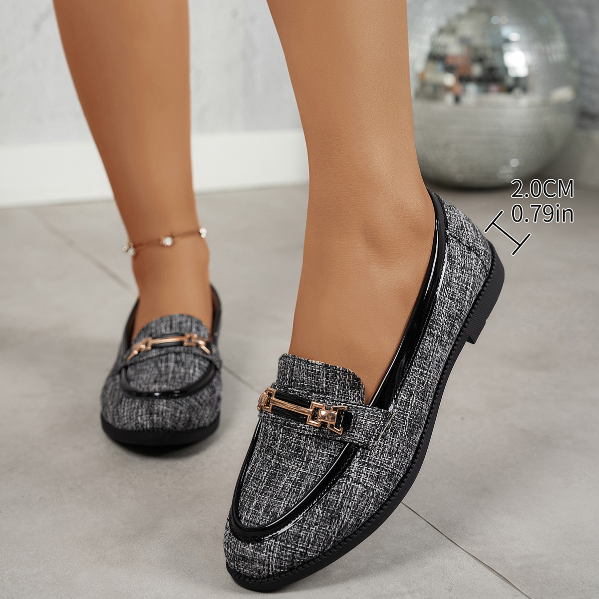 Stitched Solid-Colored Womens Flat Loafers foto 3