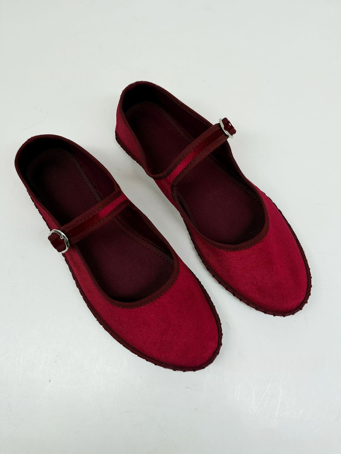 Womens Velvet Shoes With A Flat Sole And Pointed Toe foto 2