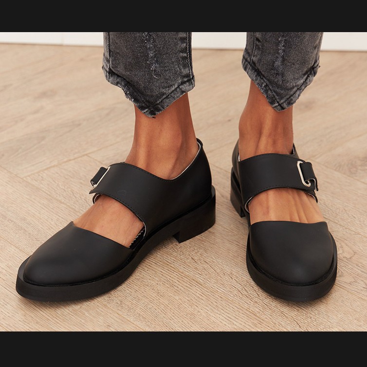 Spring Leisure Low Heel Square Heel Round Head Buckle Oversized Shoes foto 2