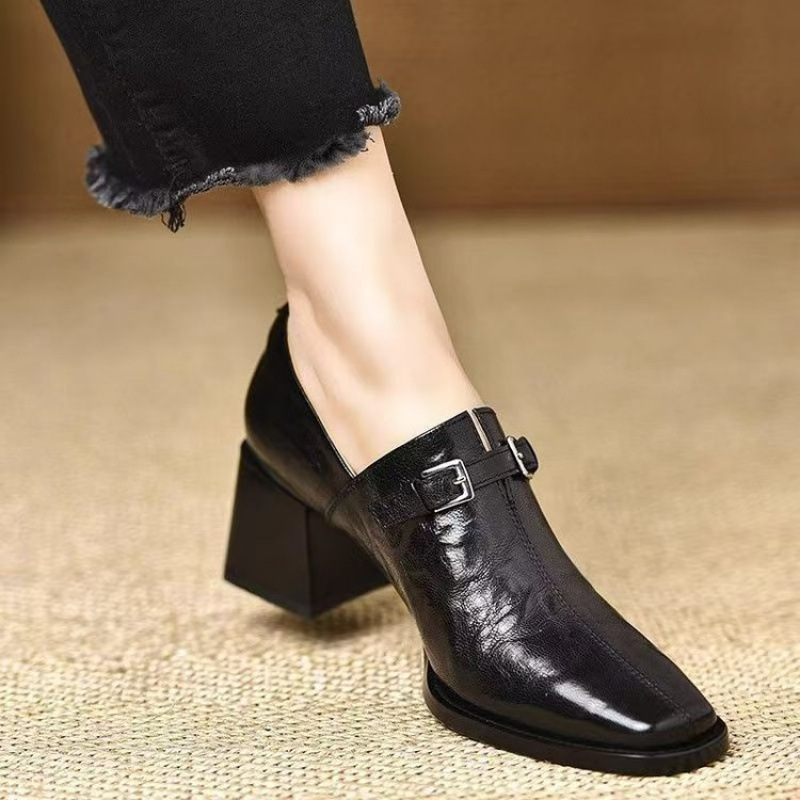 Womens Leather Belt-buckle Shoes With A Square foto 2