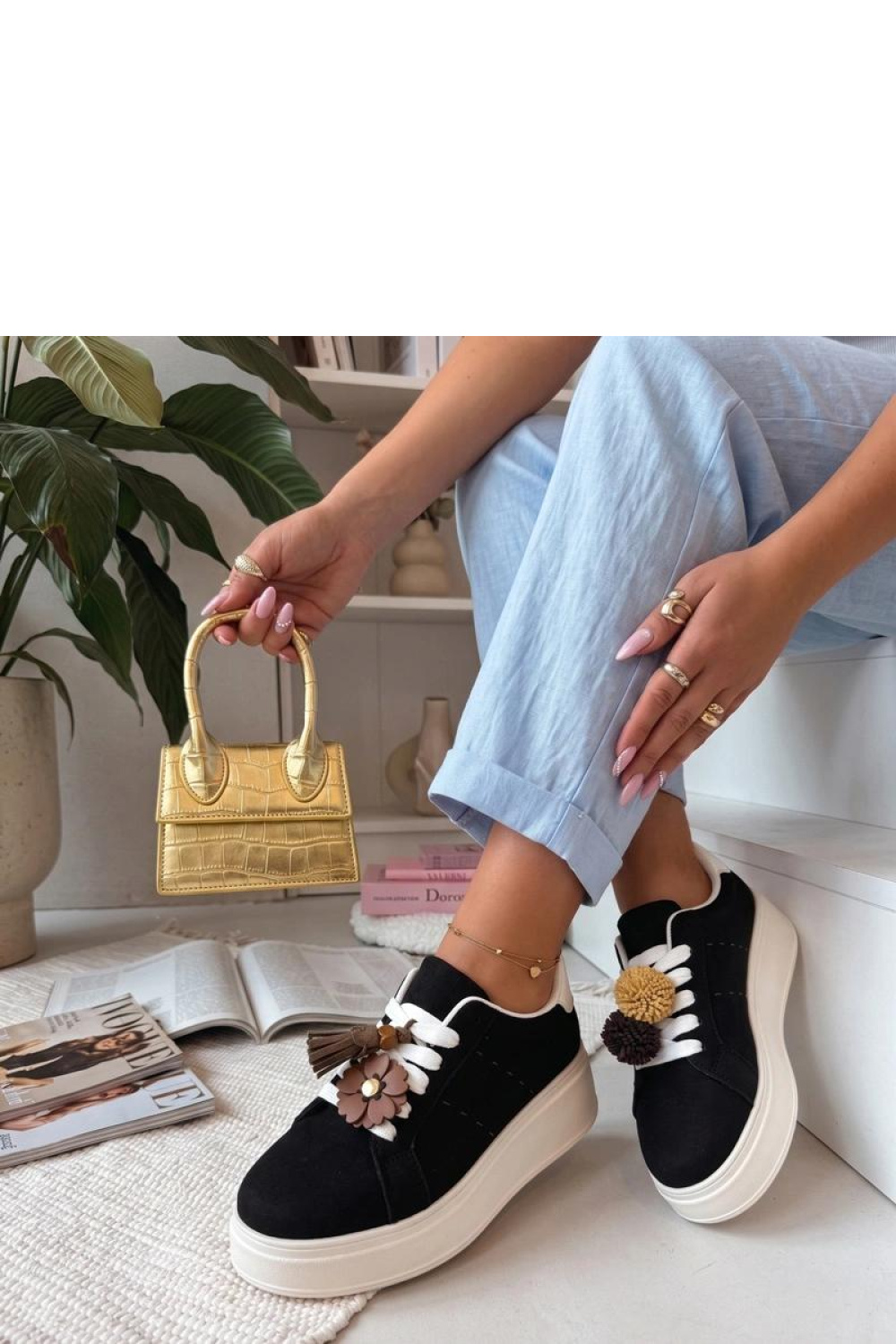 Sportschoenen op een platform Solea