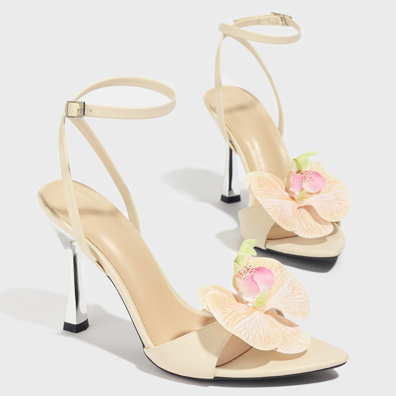 Women's Three-dimensional Flower Pointed-toe Stiletto Sandals foto 3