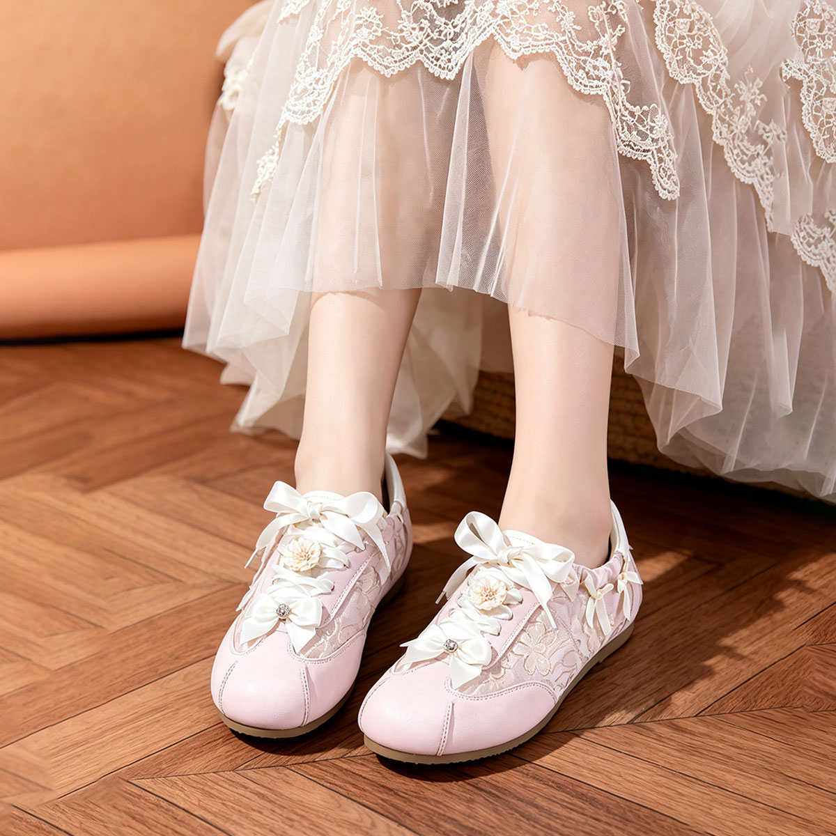 2026 New-style Oriental Aesthetic Flower Embroidery Casual Shoes - Three-color Ribbon Bow Flat Shoes - Sweet-Tempered Women's Shoes - Versatile Sports Shoes foto 5