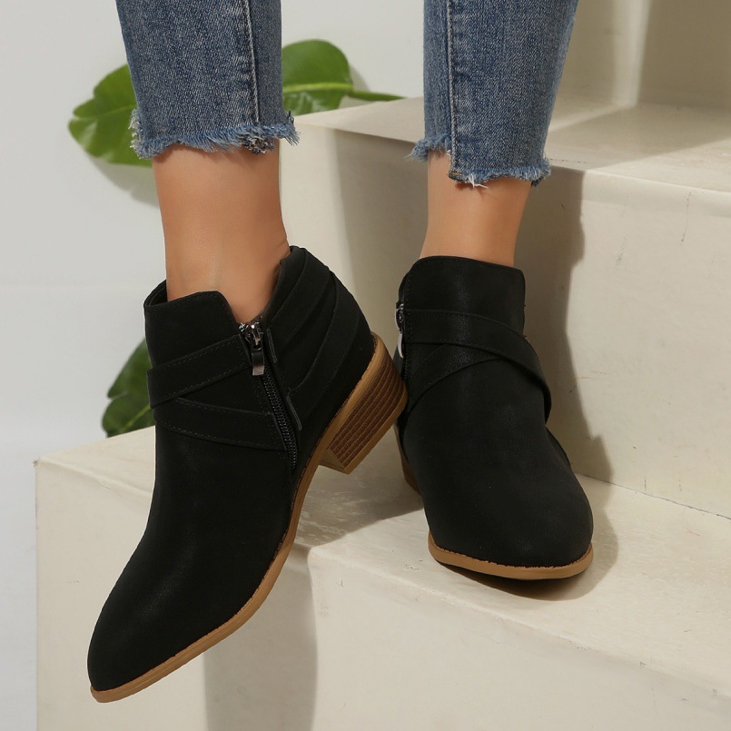 Fashionable Chunky-Heel Leather Belt-Clasp Side-Zip Ankle Boots foto 2